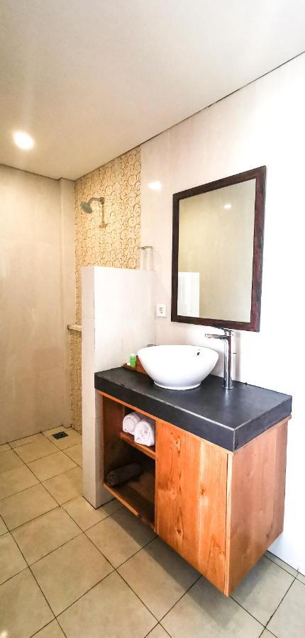 Santi Homestay Canggu Dış mekan fotoğraf
